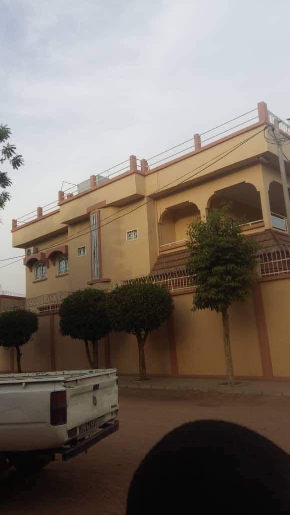 Villa R+1 + grande Annexe situé au 4ème arrondissement de N'djamena